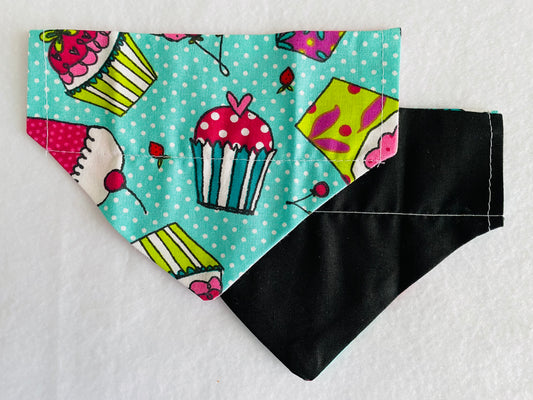 Cupcakes/Solid Black