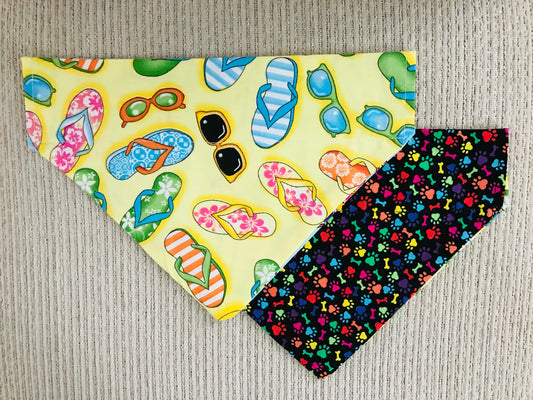 Flip Flops & Sunglasses/Multi-Colored Pawprints & Bones